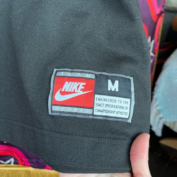 Rare Vintage Nike Basketball T-Shirt Jersey Black Green Embroidered Red Tag Team - Picture 5 of 11